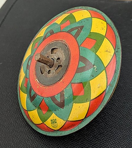 1940 geometric design tin - 1940's,